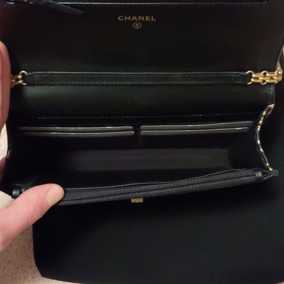 SOLD CHANEL*RARE* Paris-New York 2019 Graffiti WOC - Picture 10 of 16